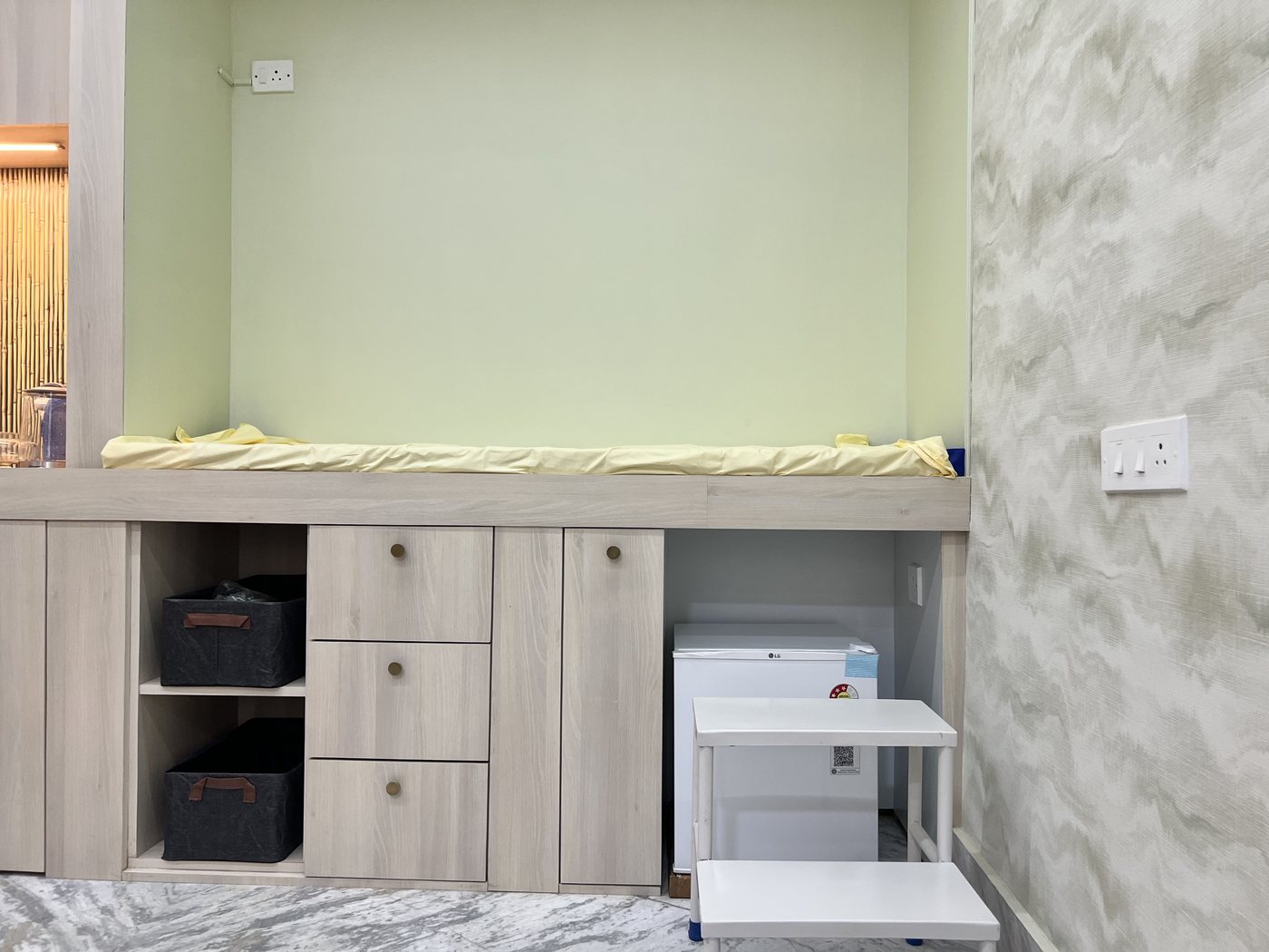 Storage and the sample fridge